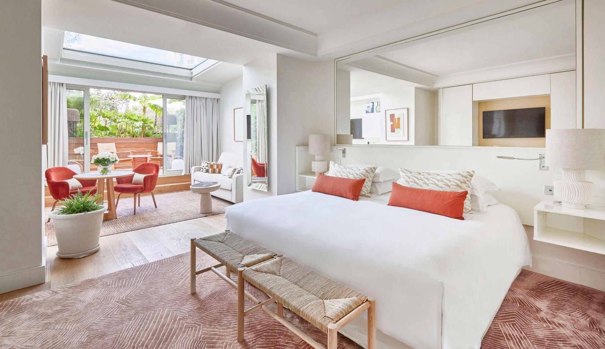 Hôtel Martinez, in The Unbound Collection by Hyatt Cannes Exterior foto A room at the hotel