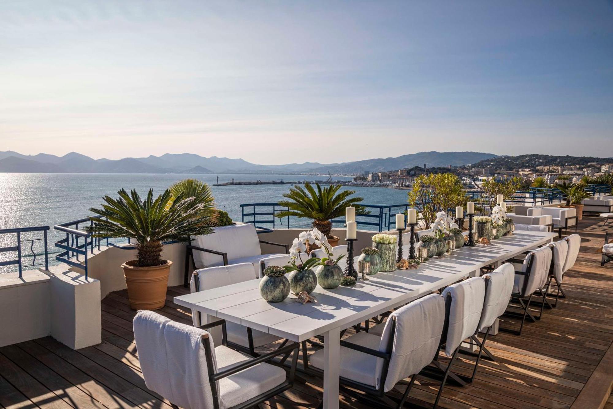 Hôtel Martinez, in The Unbound Collection by Hyatt Cannes Exterior foto The rooftop terrace at the Hotel de la Paix