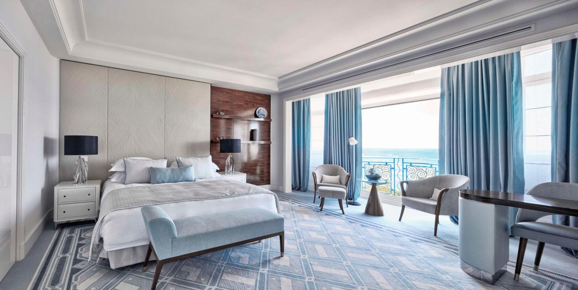 Hôtel Martinez, in The Unbound Collection by Hyatt Cannes Exterior foto A bedroom at the InterContinental