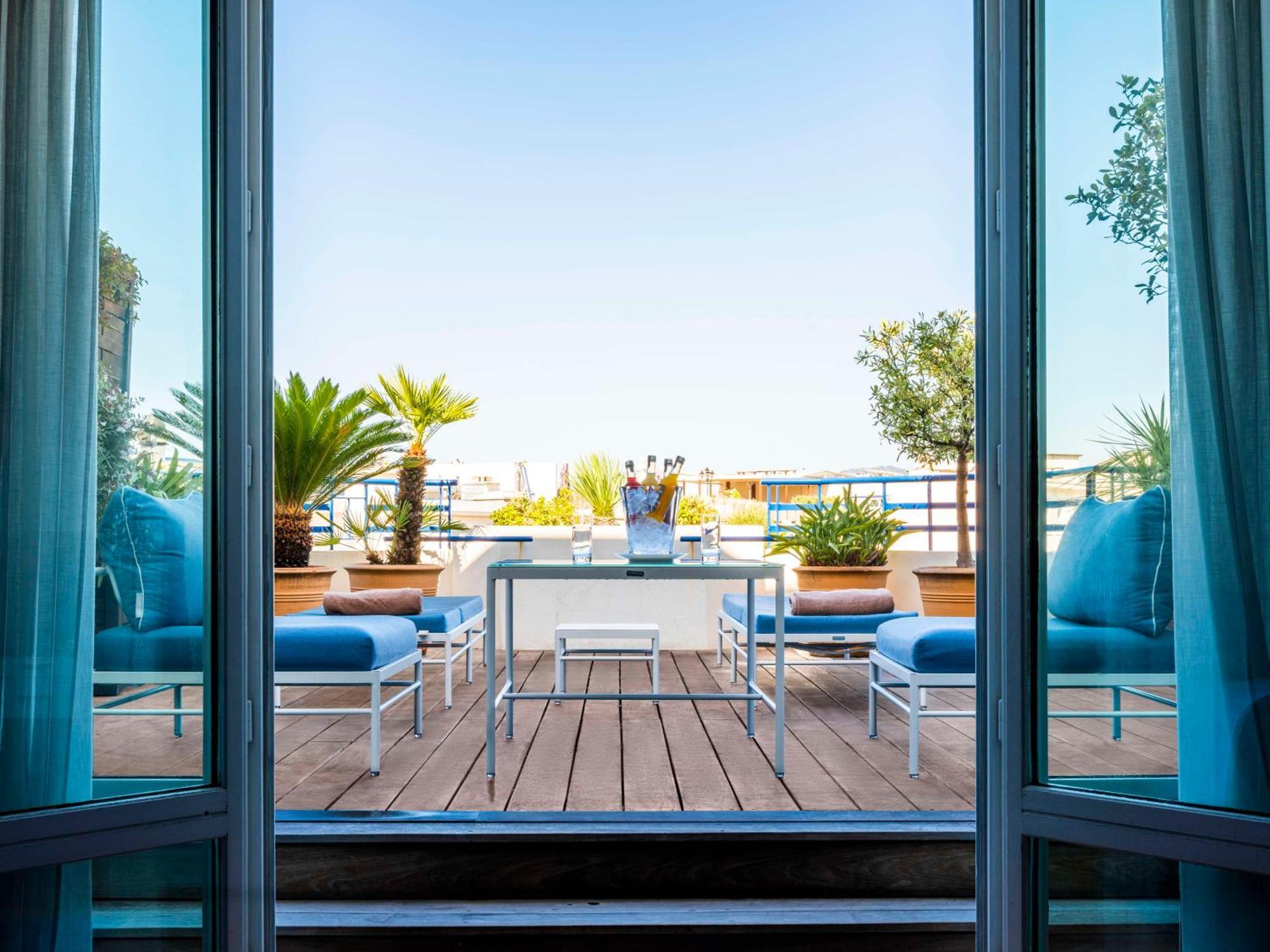 Hôtel Martinez, in The Unbound Collection by Hyatt Cannes Exterior foto The hotel's rooftop terrace