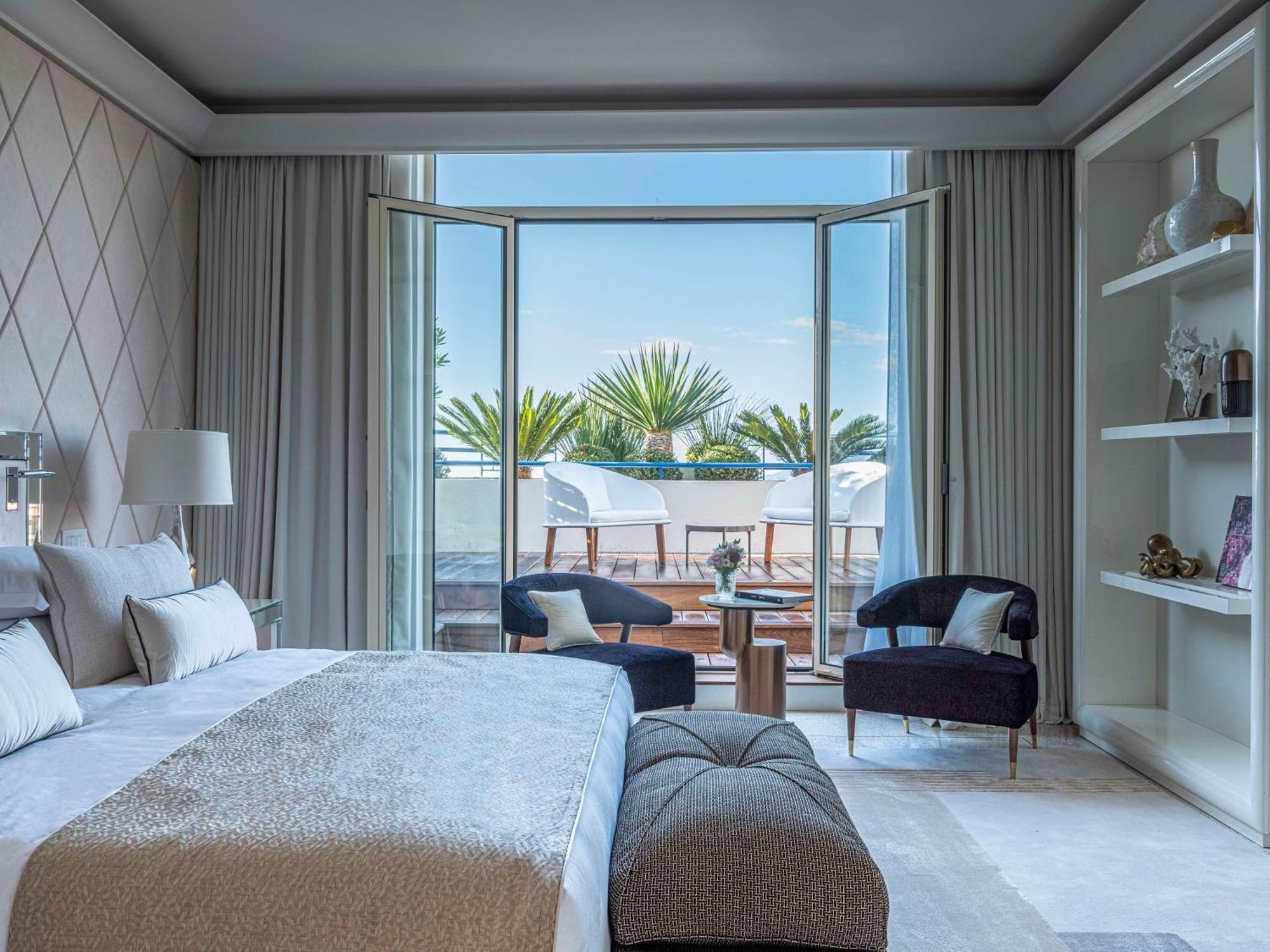 Hôtel Martinez, in The Unbound Collection by Hyatt Cannes Exterior foto A bedroom at the hotel