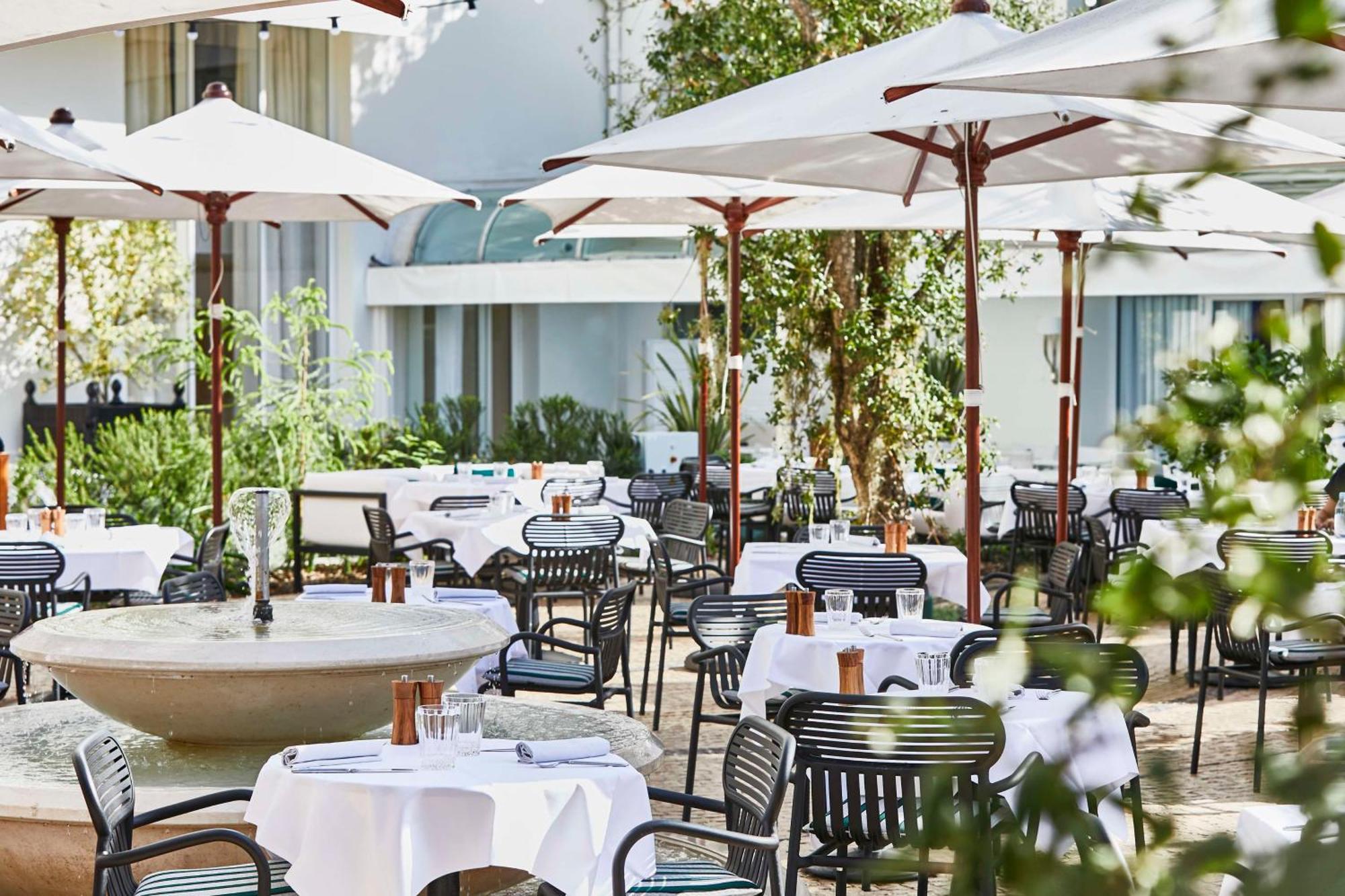 Hôtel Martinez, in The Unbound Collection by Hyatt Cannes Exterior foto The Terrace at the Four Seasons Hotel