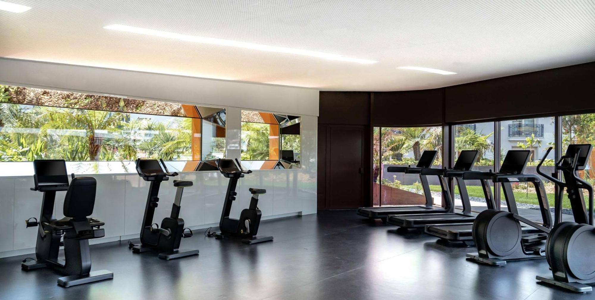 Hôtel Martinez, in The Unbound Collection by Hyatt Cannes Exterior foto The gym at the hotel