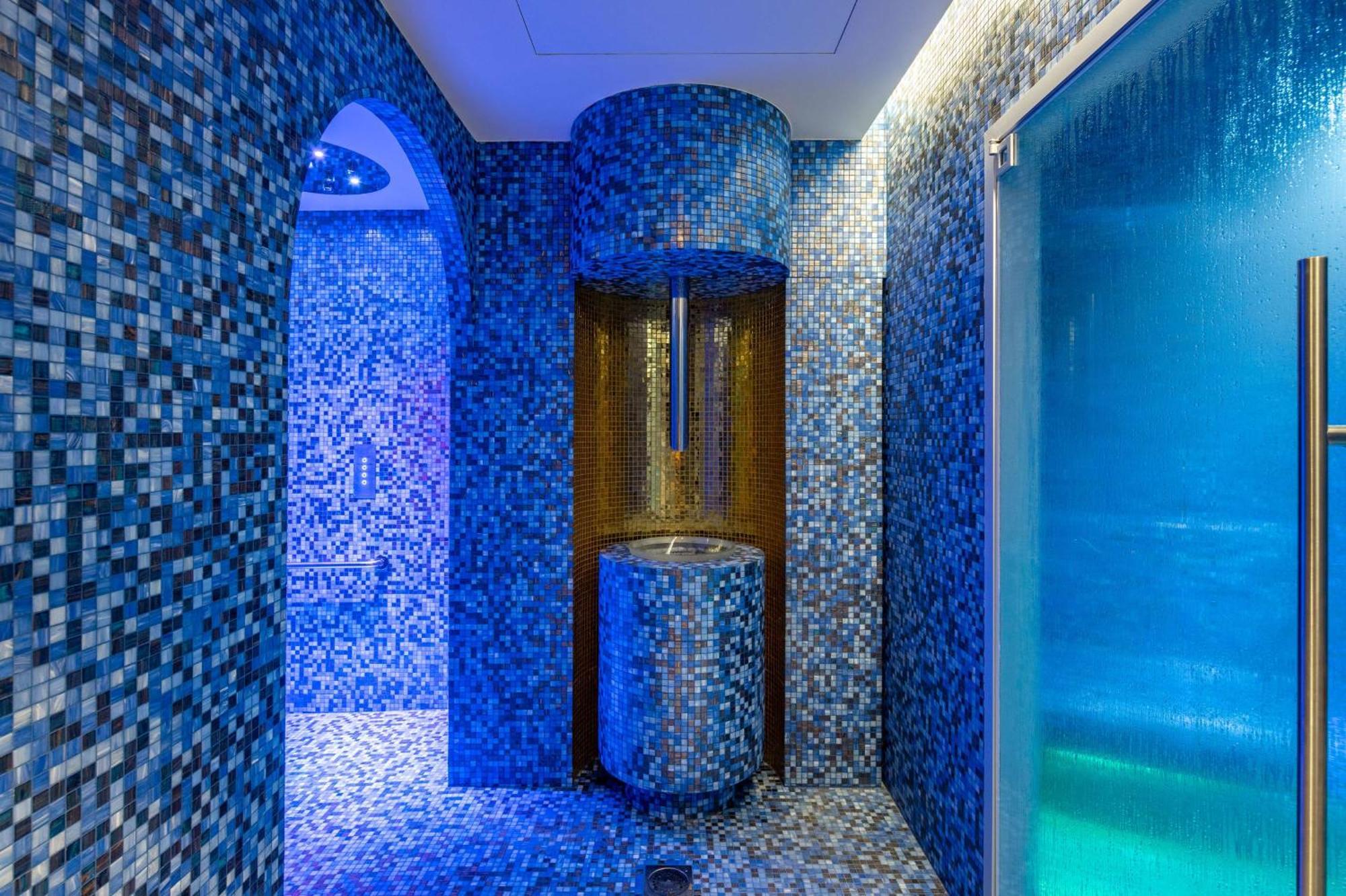 Hôtel Martinez, in The Unbound Collection by Hyatt Cannes Exterior foto The Blue Lagoon