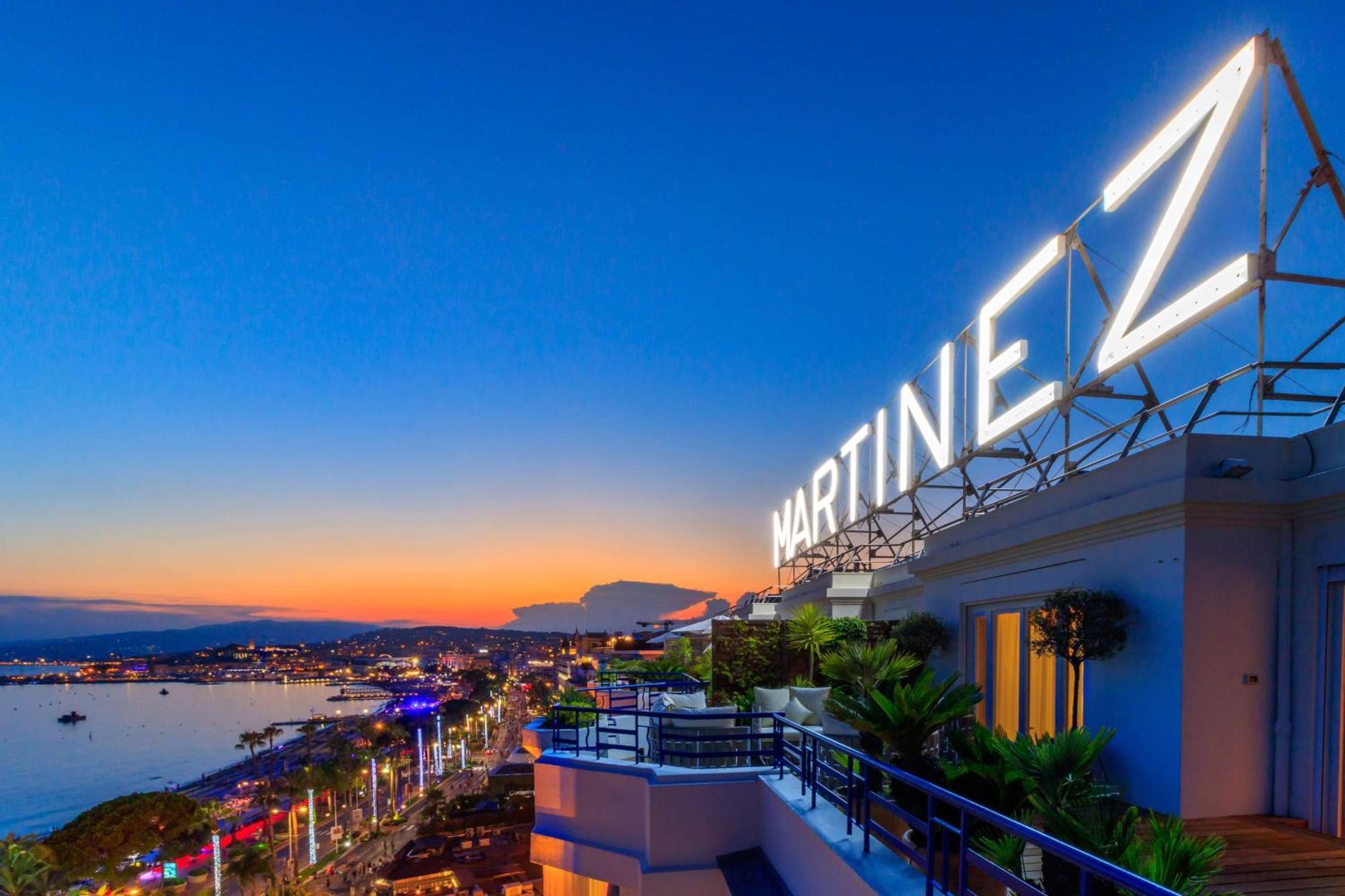 Hôtel Martinez, in The Unbound Collection by Hyatt Cannes Exterior foto View of the city of Martinez