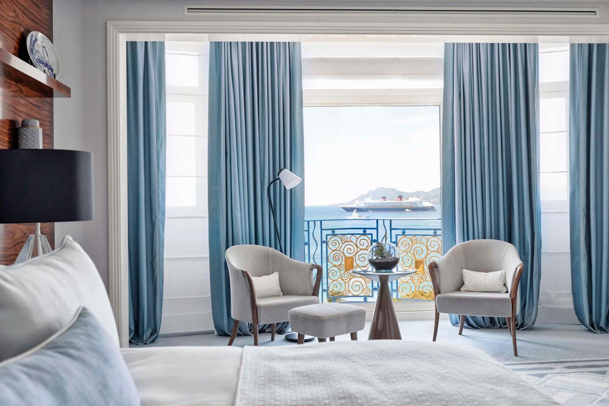 Hôtel Martinez, in The Unbound Collection by Hyatt Cannes Exterior foto A guest room at the Four Seasons Hotel
